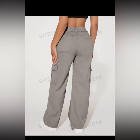 SHEIN PETITE High Waist Flap Pocket
Cargo Jeans
Color: Grey - Picture 4 of 11